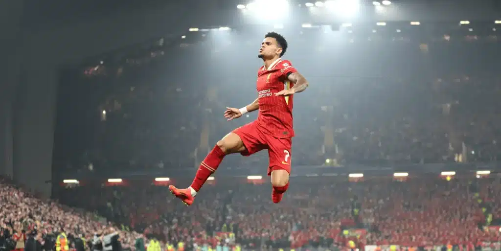 Referee showing a red card during Bayern Munich vs Bayer Leverkusen