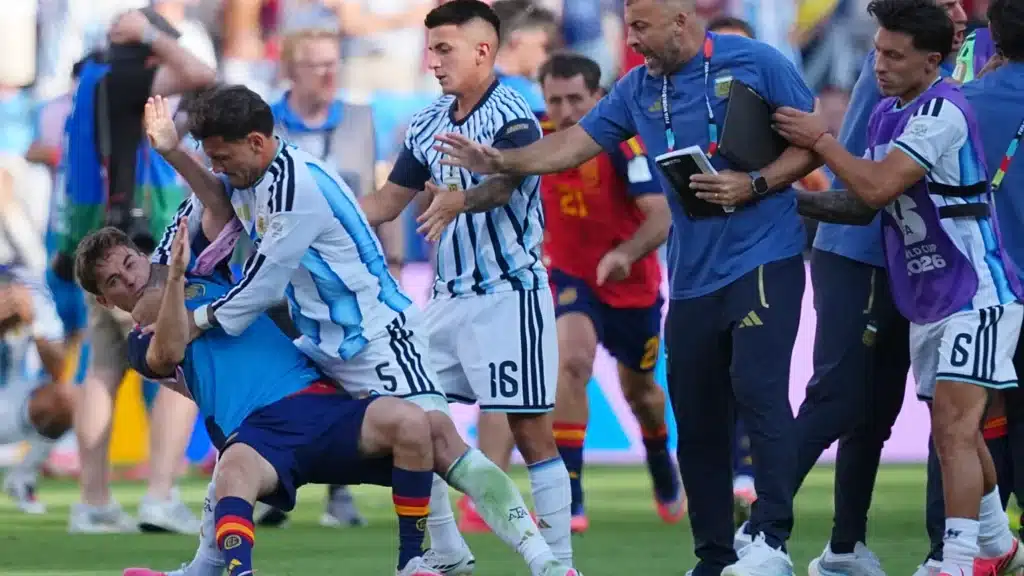 Leandro Paredes and Gavi during the Spain Argentina World Cup final brawl